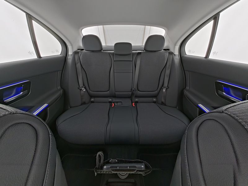 Mercedes-Benz C 300 e - 7